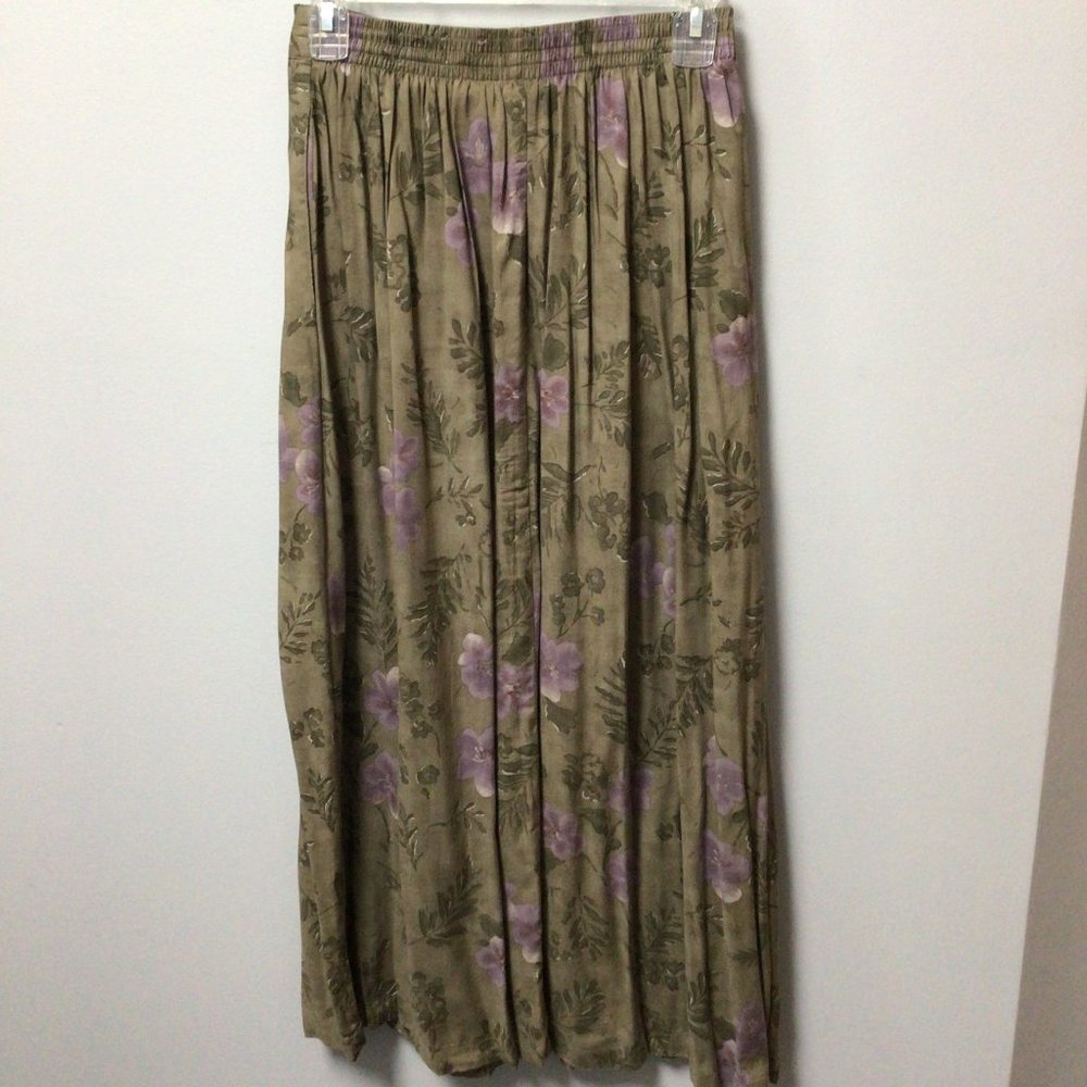Sag Harbor - Light green skirt with lavender flowers and darker green foliage - Picture 6 of 9